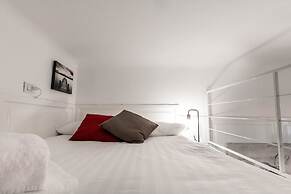 JOIVY Lovely Studio For 2 W/Balcony Near Duomo