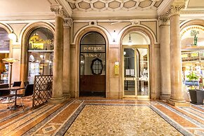 JOIVY Lovely Studio For 2 W/Balcony Near Duomo