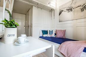 JOIVY Lovely Studio For 2 W/Balcony Near Duomo