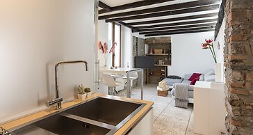 JOIVY Cosy Apt in Como Centre