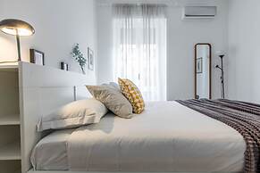 JOIVY Lovely Flat For 2, Quiet Street Near Centre