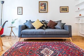 JOIVY Lovely Flat For 2, Quiet Street Near Centre