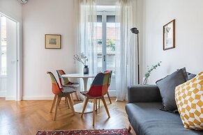 JOIVY Lovely Flat For 2, Quiet Street Near Centre