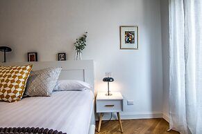 JOIVY Lovely Flat For 2, Quiet Street Near Centre