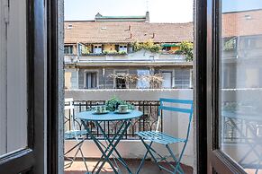 JOIVY Lovely Flat For 2, Quiet Street Near Centre