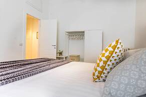 JOIVY Lovely Flat For 2, Quiet Street Near Centre