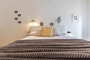 JOIVY Lovely Flat For 2, Quiet Street Near Centre