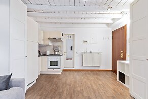 JOIVY Beautiful Studio For 2 Near Sempione Park