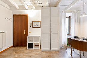 JOIVY Beautiful Studio For 2 Near Sempione Park