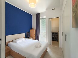 JOIVY Elegant Flat For 4 with 2 Balconies