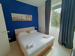 JOIVY Elegant Flat For 4 with 2 Balconies