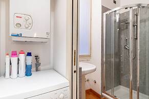 JOIVY Warm Flat For 3 In Isola, 10 Min To Centre