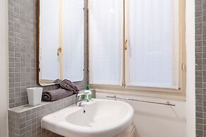 JOIVY Warm Flat For 3 In Isola, 10 Min To Centre