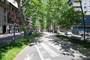 JOIVY Lovely Flat For 4 W/Balcony Near Porta Romana