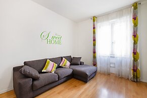 JOIVY Lovely Flat For 4 W/Balcony Near Porta Romana