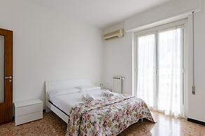 JOIVY Family Flat W/Terrace & Parking Near Beach