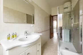 JOIVY Family Flat W/Terrace & Parking Near Beach