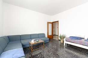 JOIVY Family Flat W/Terrace & Parking Near Beach