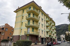 JOIVY Family Flat W/Terrace & Parking Near Beach