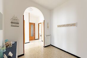 JOIVY Family Flat W/Terrace & Parking Near Beach