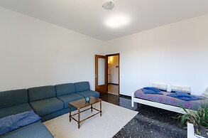 JOIVY Family Flat W/Terrace & Parking Near Beach