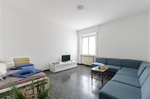 JOIVY Family Flat W/Terrace & Parking Near Beach