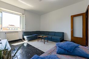 JOIVY Family Flat W/Terrace & Parking Near Beach