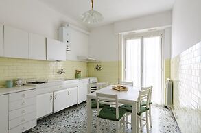 JOIVY Family Flat W/Terrace & Parking Near Beach