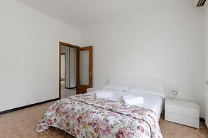 JOIVY Family Flat W/Terrace & Parking Near Beach