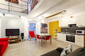 JOIVY Stylish Open-Plan Flat In Historic Centre