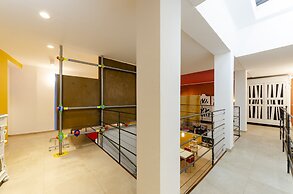 JOIVY Stylish Open-Plan Flat In Historic Centre