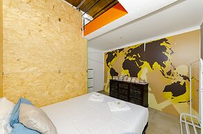 JOIVY Stylish Open-Plan Flat In Historic Centre