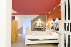 JOIVY Stylish Open-Plan Flat In Historic Centre