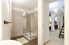 JOIVY Stylish Open-Plan Flat In Historic Centre