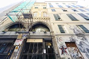 JOIVY Stylish Open-Plan Flat In Historic Centre