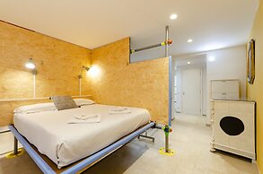 JOIVY Stylish Open-Plan Flat In Historic Centre