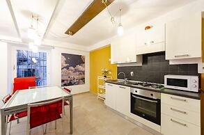 JOIVY Stylish Open-Plan Flat In Historic Centre