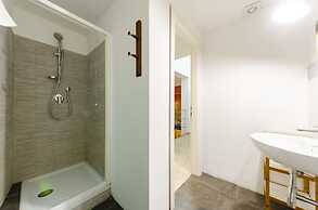 JOIVY Stylish Open-Plan Flat In Historic Centre