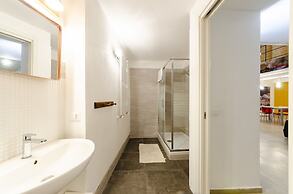 JOIVY Stylish Open-Plan Flat In Historic Centre