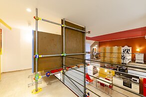 JOIVY Stylish Open-Plan Flat In Historic Centre