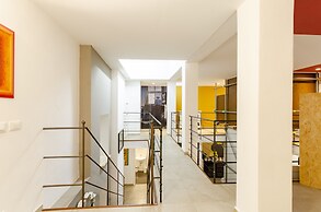 JOIVY Stylish Open-Plan Flat In Historic Centre