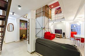 JOIVY Stylish Open-Plan Flat In Historic Centre