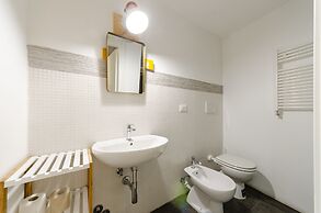 JOIVY Stylish Open-Plan Flat In Historic Centre