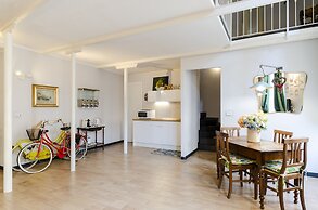 JOIVY Superb Flat Near Ch. Columbus' House