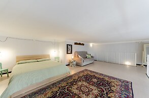 JOIVY Superb Flat Near Ch. Columbus' House