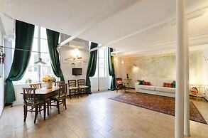 JOIVY Superb Flat Near Ch. Columbus' House