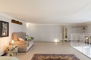 JOIVY Superb Flat Near Ch. Columbus' House