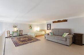 JOIVY Superb Flat Near Ch. Columbus' House