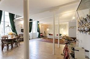 JOIVY Superb Flat Near Ch. Columbus' House