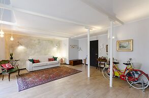 JOIVY Superb Flat Near Ch. Columbus' House